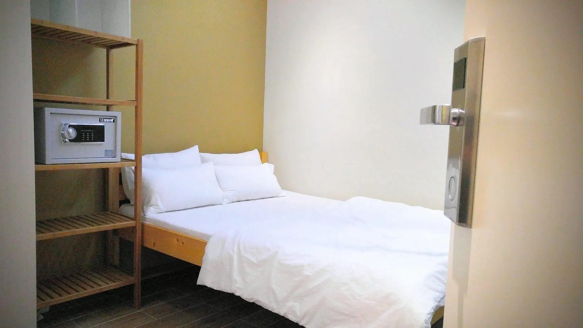 Nuts Hotel Kowloon  Guest house